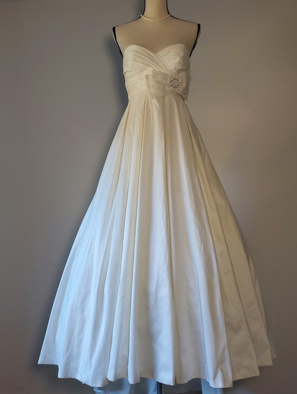 Galina Strapless Ivory A-Line Wedding Dress with Rhinestone Bow Detail Size 4